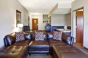 Tisdale Canalta Hotel