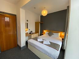 Alumhurst Hotel
