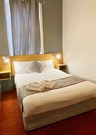 Alumhurst Hotel