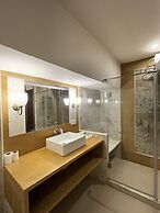 Suryaa Villa - A City Centre Hotel