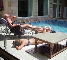 Suryaa Villa - A City Centre Hotel