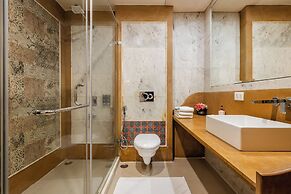 Suryaa Villa - A City Centre Hotel