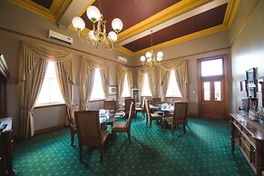 Denison Boutique Hotel