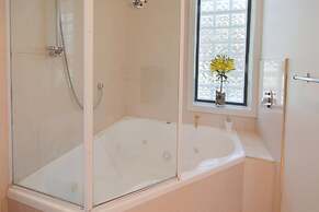 Georges Bay Apartments