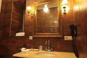 Theatre Boutique Aparthotel