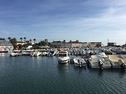 Marina Plaza - Apartments