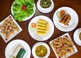 Coconut Grove Regency Hotel