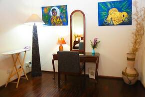 Coconut Grove Regency Hotel