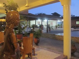 Coconut Grove Regency Hotel