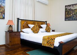 Coconut Grove Regency Hotel