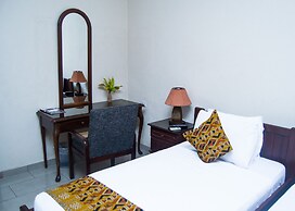 Coconut Grove Regency Hotel