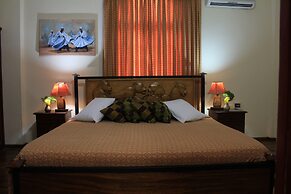 Coconut Grove Regency Hotel