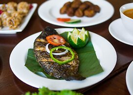 Coconut Grove Regency Hotel