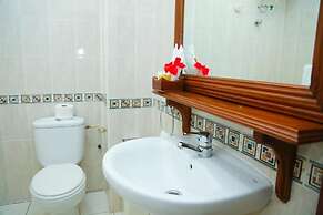 Coconut Grove Regency Hotel