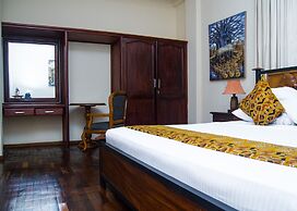 Coconut Grove Regency Hotel