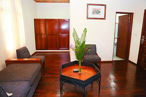 Coconut Grove Regency Hotel