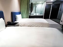 CHECK inn Taipei Xinyi