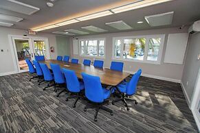 Tamarind Reef Resort Spa & Marina