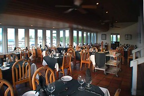 Tamarind Reef Resort Spa & Marina