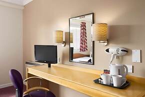 Days Inn by Wyndham Hamilton