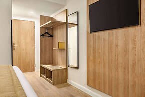 Super 8 by Wyndham Chester East