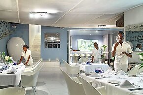 Days At Sea Beach Lodge