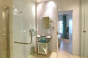 Days At Sea Beach Lodge