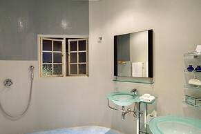 Days At Sea Beach Lodge