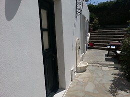 Studios and Suites Rania