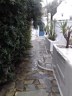 Studios and Suites Rania