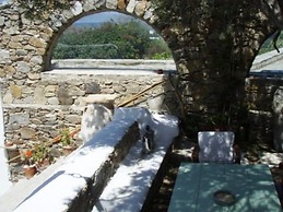 Studios and Suites Rania