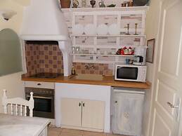 Studios and Suites Rania