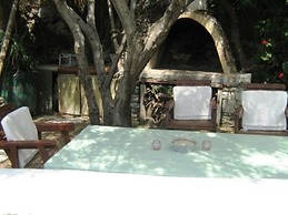 Studios and Suites Rania