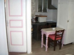 Studios and Suites Rania