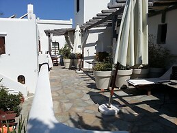 Studios and Suites Rania