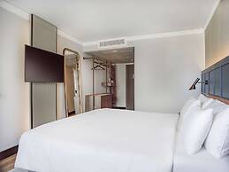 Radisson Blu Waterfront Hotel