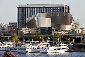 Radisson Blu Waterfront Hotel
