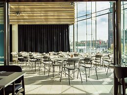 Radisson Blu Waterfront Hotel