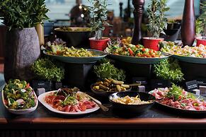 Radisson Blu Waterfront Hotel