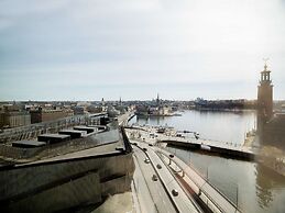 Radisson Blu Waterfront Hotel