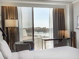 Radisson Blu Waterfront Hotel