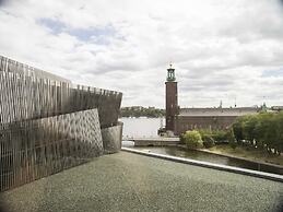Radisson Blu Waterfront Hotel