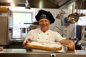 Euro Youth Hotel & Krone