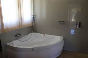 Arya Amed Beach Resort and Dive Center