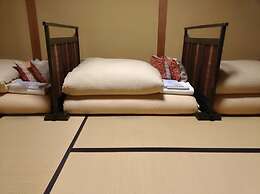 Historical Ryokan Hostel K's House Ito Onsen