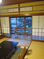 Historical Ryokan Hostel K's House Ito Onsen