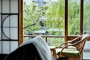 Historical Ryokan Hostel K's House Ito Onsen