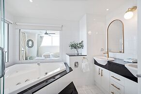 Crystal Bay on the Broadwater