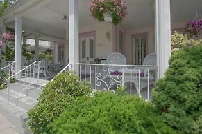 Walden on the Pond Hotel