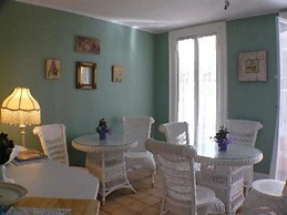 Walden on the Pond Hotel